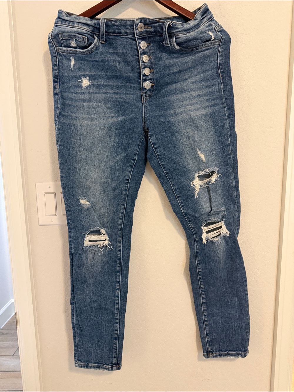 High-Rise Distressed Skinny Jeans in Medium Blue